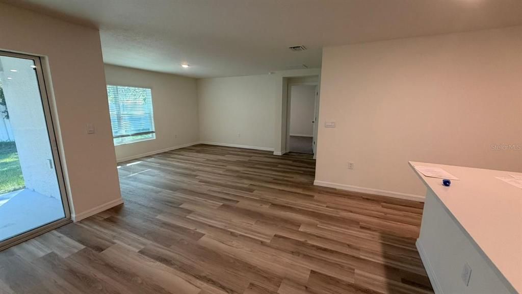 For Rent: $2,300 (4 beds, 2 baths, 1828 Square Feet)