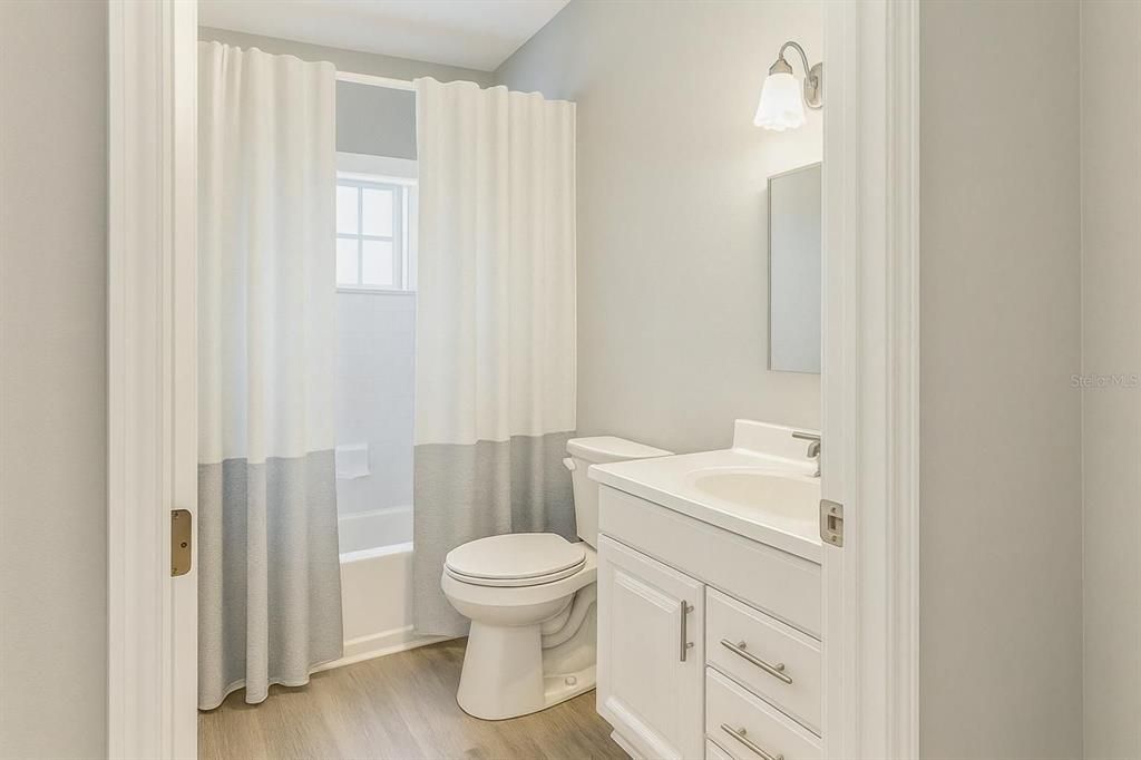 En Venta: $329,900 (3 camas, 2 baños, 1278 Pies cuadrados)