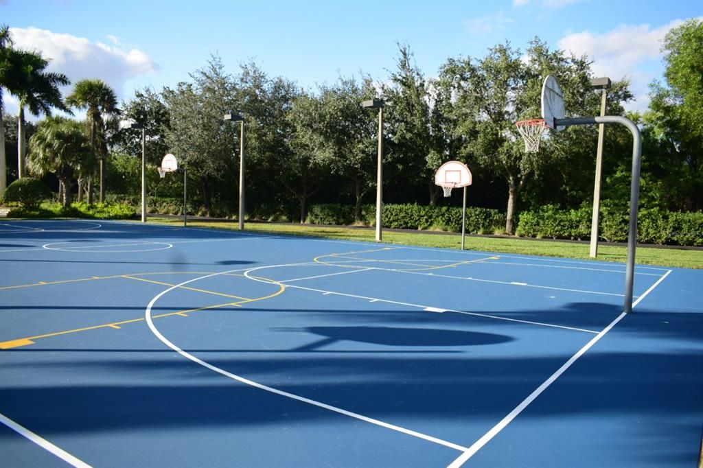 待售: $255,000 (2 贝兹, 2 浴室, 1055 平方英尺)