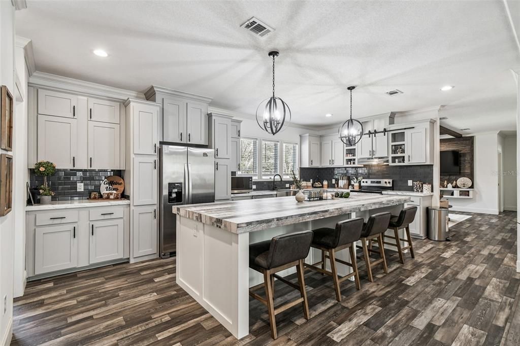 For Sale: $899,999 (4 beds, 3 baths, 2254 Square Feet)