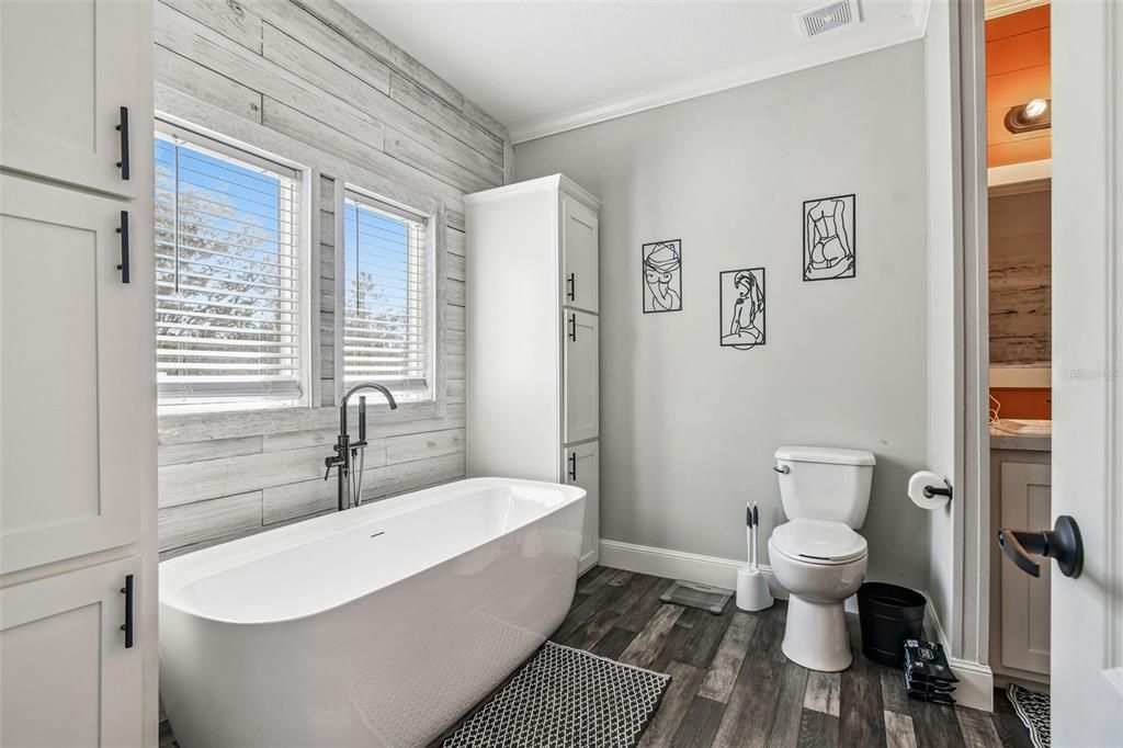 For Sale: $899,999 (4 beds, 3 baths, 2254 Square Feet)