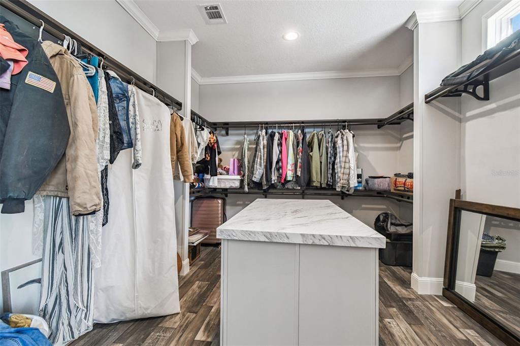 For Sale: $899,999 (4 beds, 3 baths, 2254 Square Feet)