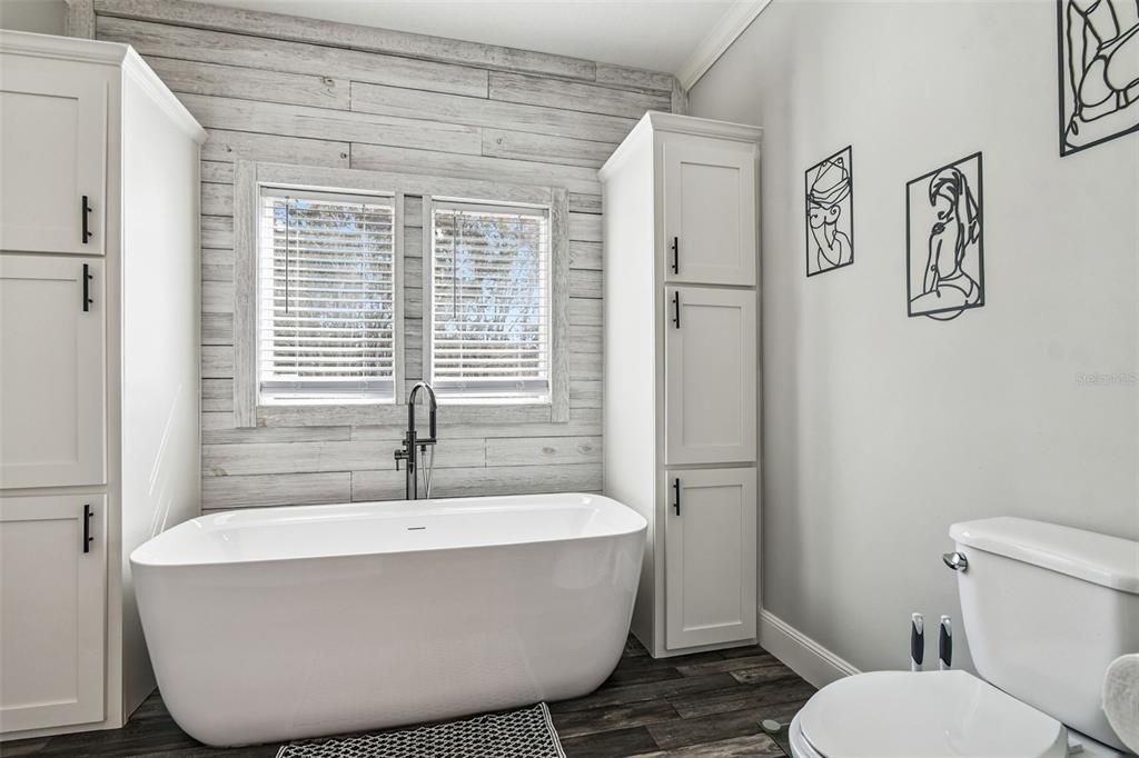 For Sale: $899,999 (4 beds, 3 baths, 2254 Square Feet)