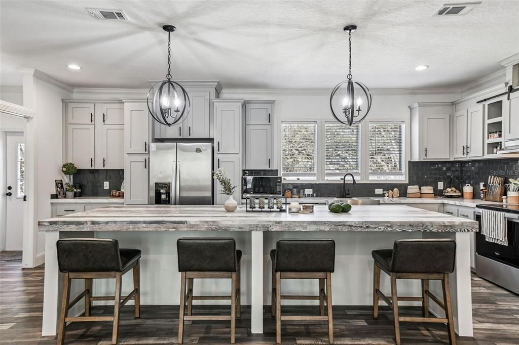 For Sale: $899,999 (4 beds, 3 baths, 2254 Square Feet)