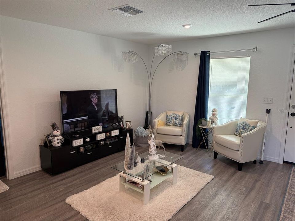 En Venta: $248,888 (3 camas, 2 baños, 1391 Pies cuadrados)