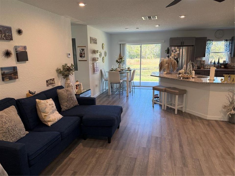 En Venta: $248,888 (3 camas, 2 baños, 1391 Pies cuadrados)