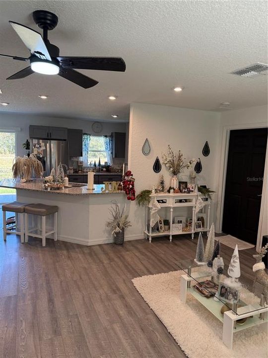 En Venta: $248,888 (3 camas, 2 baños, 1391 Pies cuadrados)