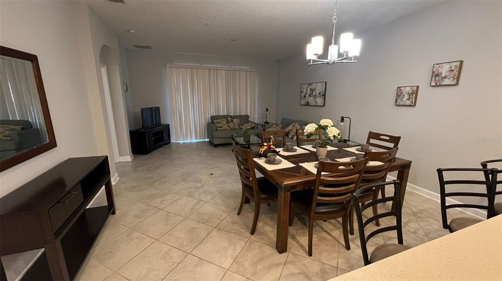 出租: $2,100 (2 贝兹, 2 浴室, 1409 平方英尺)