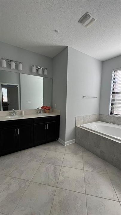 出租: $2,100 (2 贝兹, 2 浴室, 1409 平方英尺)