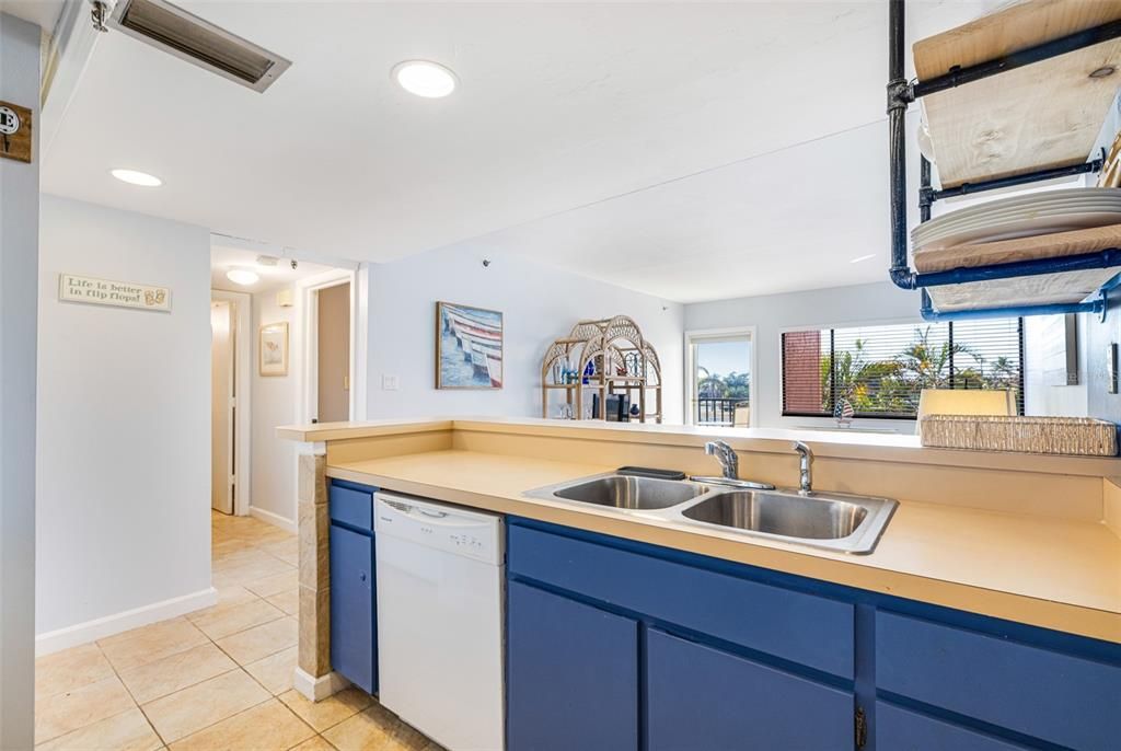 待售: $169,000 (1 贝兹, 1 浴室, 593 平方英尺)