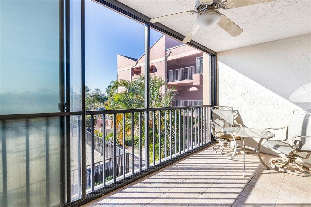 待售: $169,000 (1 贝兹, 1 浴室, 593 平方英尺)