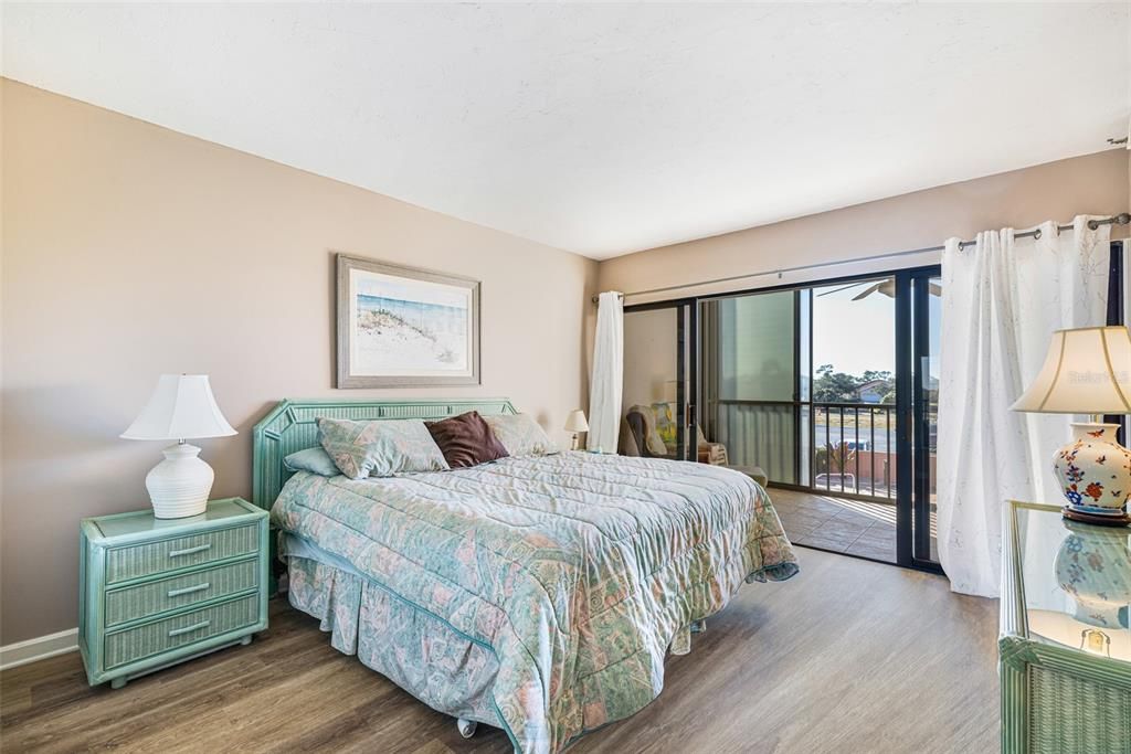 待售: $169,000 (1 贝兹, 1 浴室, 593 平方英尺)