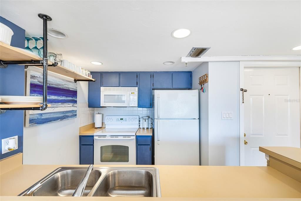 待售: $169,000 (1 贝兹, 1 浴室, 593 平方英尺)