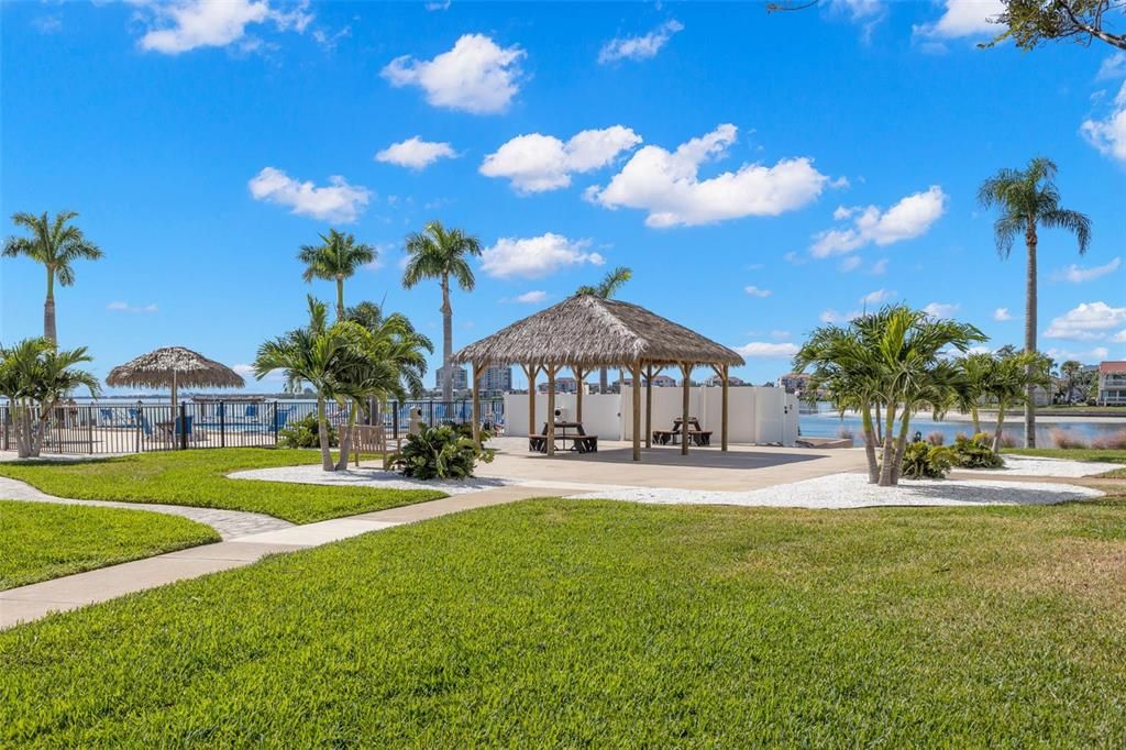 На продажу: $289,900 (2 спален, 2 ванн, 1175 Квадратных фут)