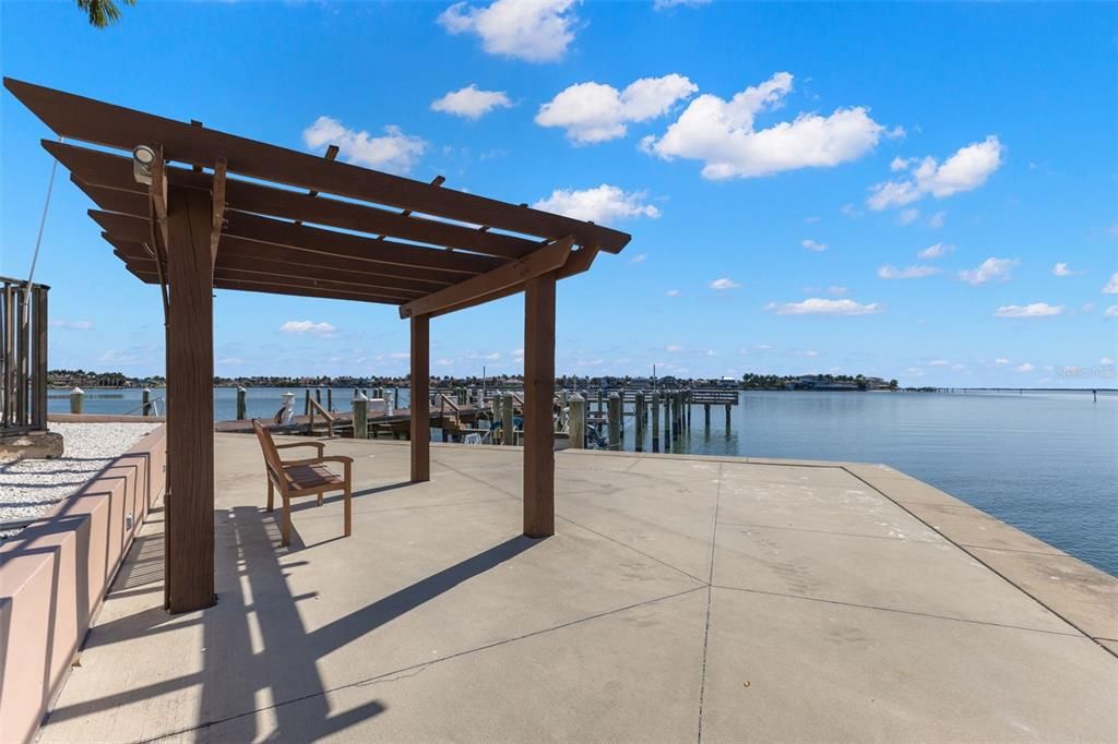 На продажу: $289,900 (2 спален, 2 ванн, 1175 Квадратных фут)