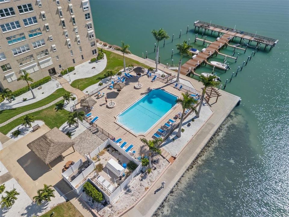 На продажу: $289,900 (2 спален, 2 ванн, 1175 Квадратных фут)