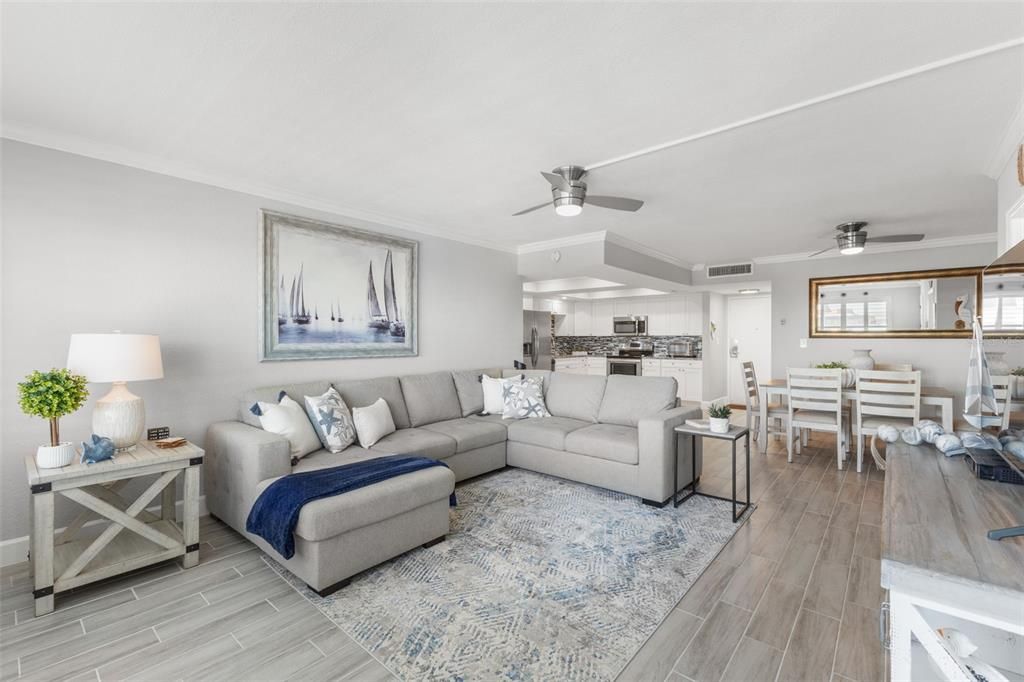 На продажу: $289,900 (2 спален, 2 ванн, 1175 Квадратных фут)