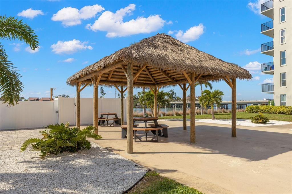 На продажу: $289,900 (2 спален, 2 ванн, 1175 Квадратных фут)