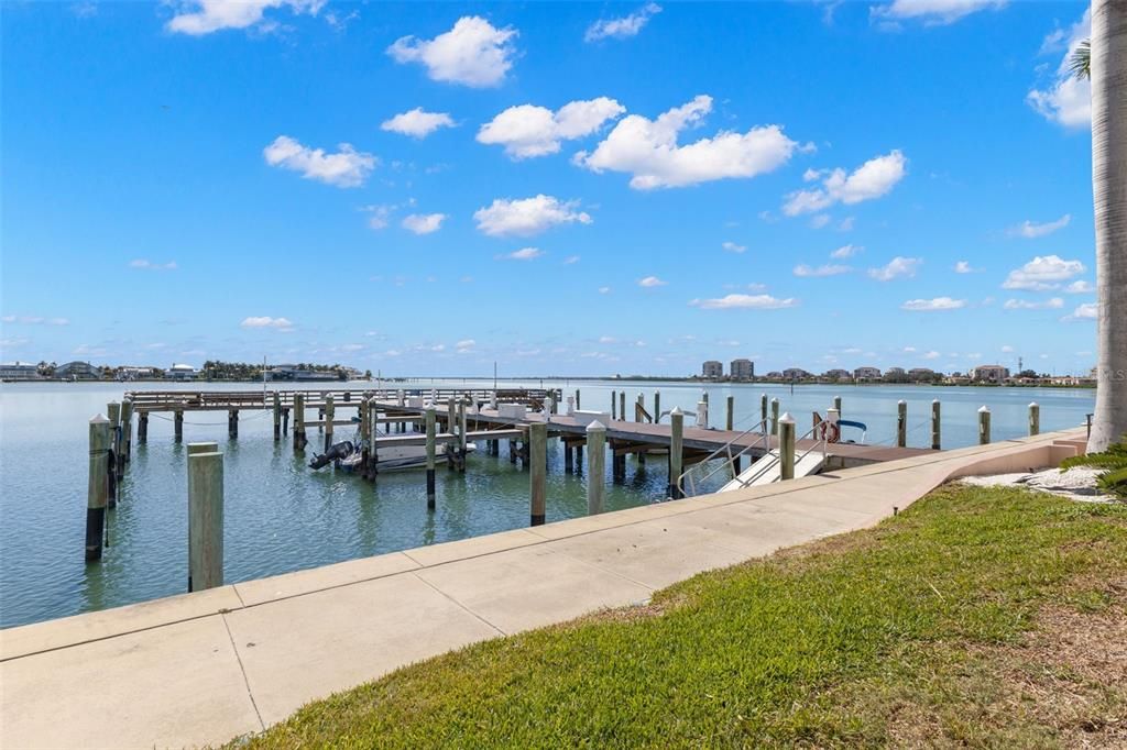 На продажу: $289,900 (2 спален, 2 ванн, 1175 Квадратных фут)