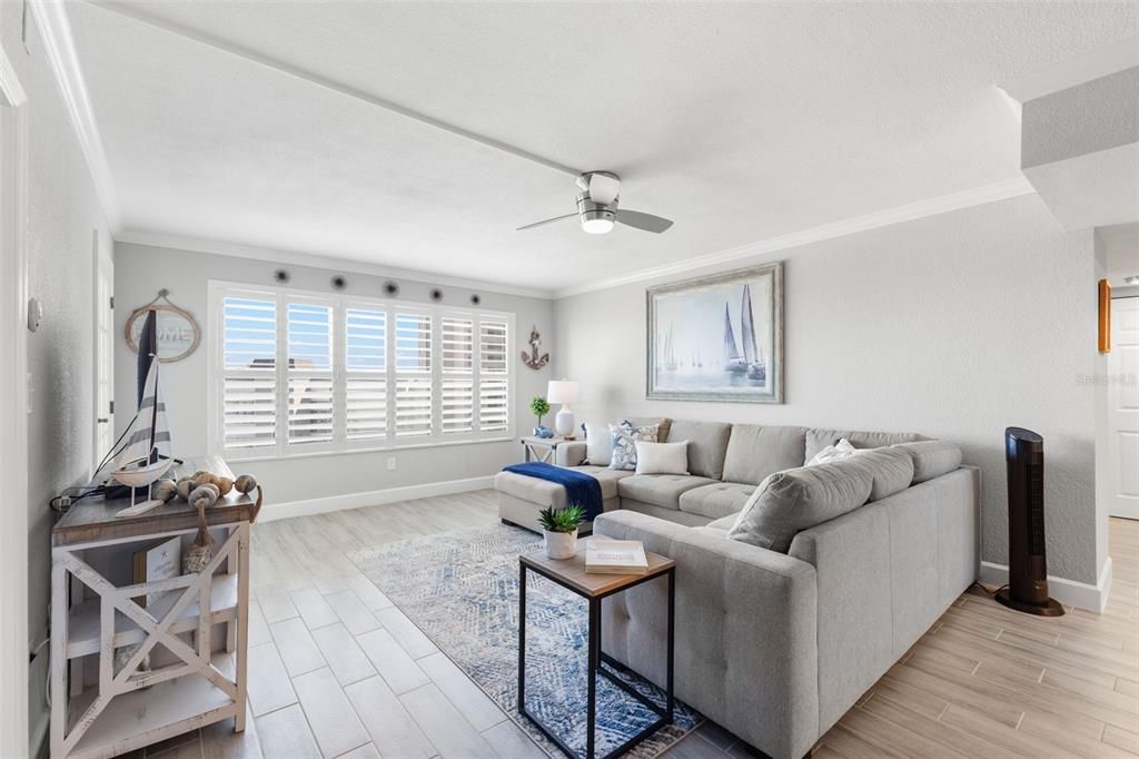 На продажу: $289,900 (2 спален, 2 ванн, 1175 Квадратных фут)