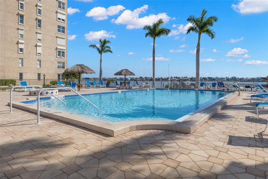 На продажу: $289,900 (2 спален, 2 ванн, 1175 Квадратных фут)