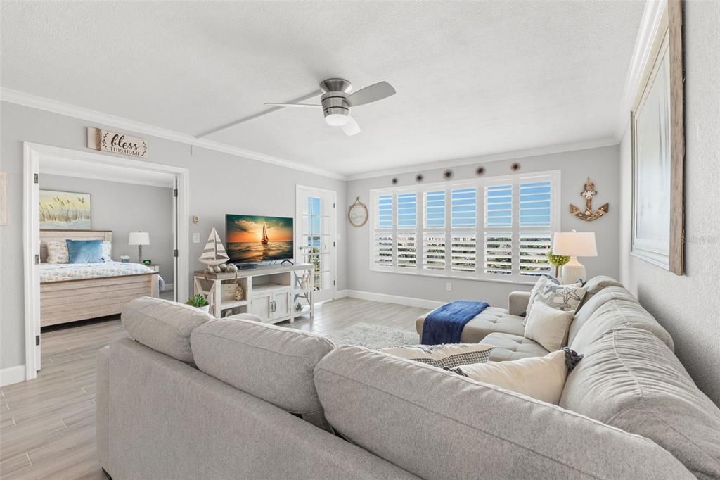 На продажу: $289,900 (2 спален, 2 ванн, 1175 Квадратных фут)