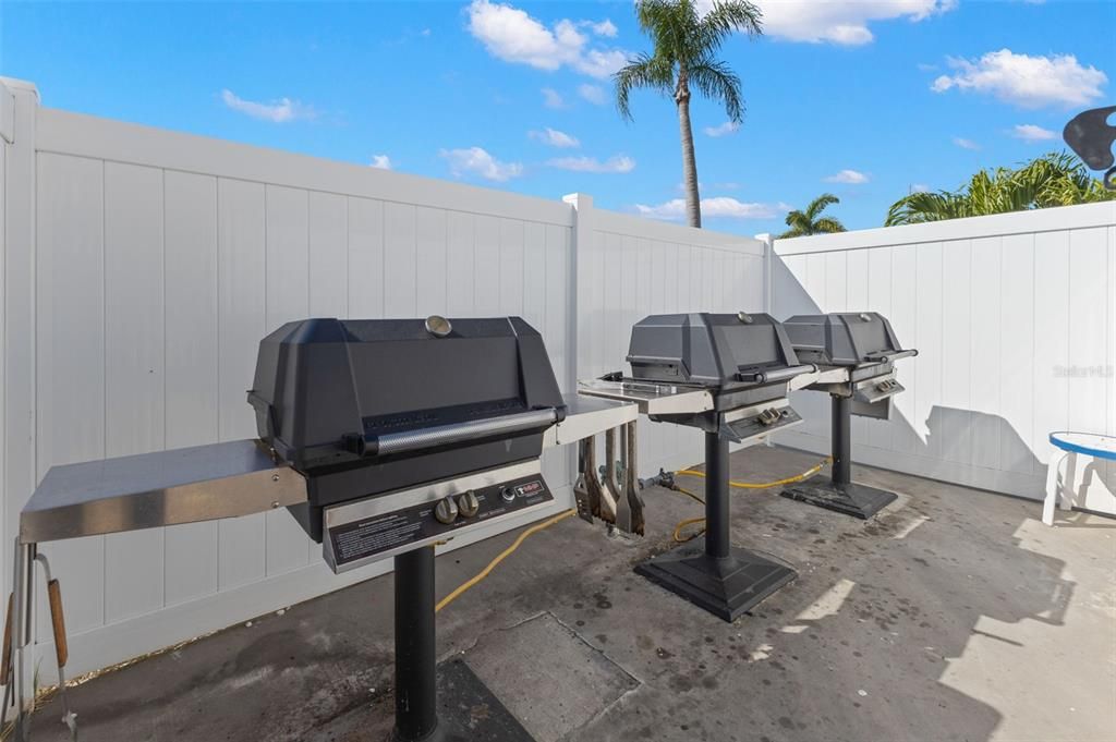 На продажу: $289,900 (2 спален, 2 ванн, 1175 Квадратных фут)