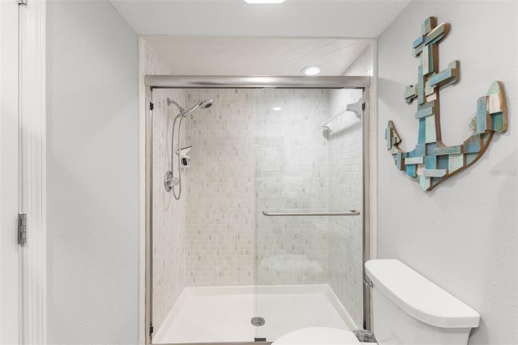 На продажу: $289,900 (2 спален, 2 ванн, 1175 Квадратных фут)