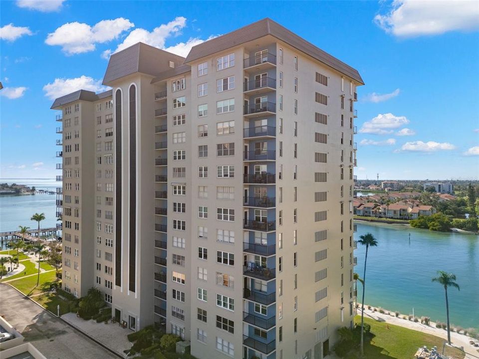 На продажу: $289,900 (2 спален, 2 ванн, 1175 Квадратных фут)