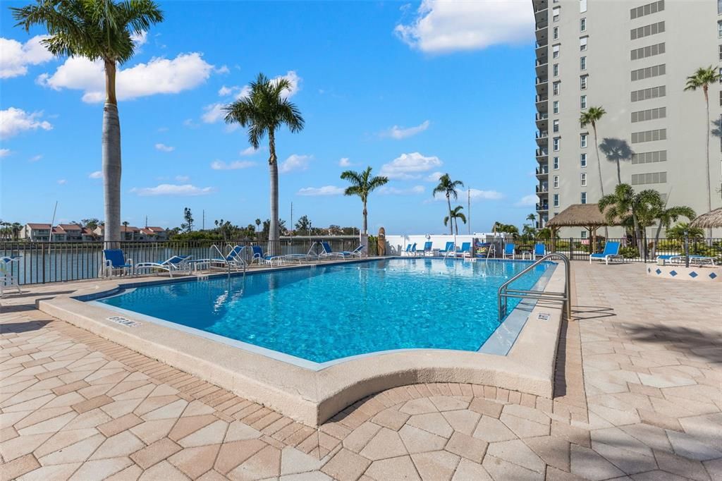 На продажу: $289,900 (2 спален, 2 ванн, 1175 Квадратных фут)