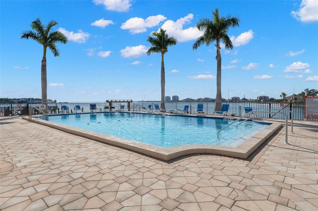 На продажу: $289,900 (2 спален, 2 ванн, 1175 Квадратных фут)