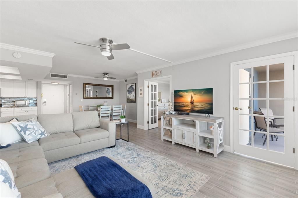 На продажу: $289,900 (2 спален, 2 ванн, 1175 Квадратных фут)