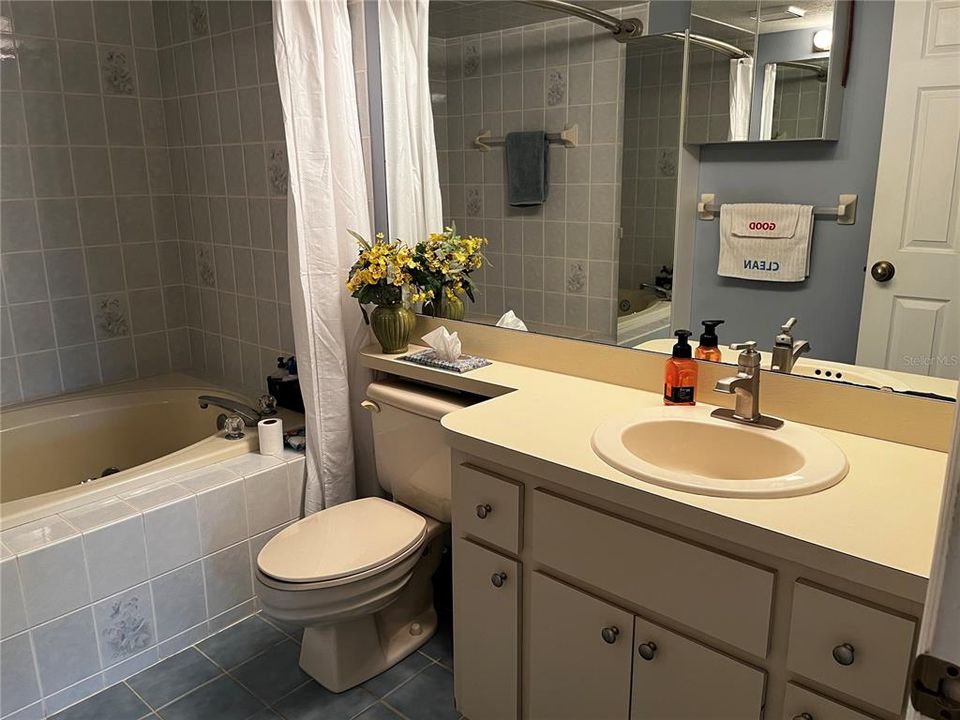 For Sale: $159,000 (2 beds, 2 baths, 1243 Square Feet)