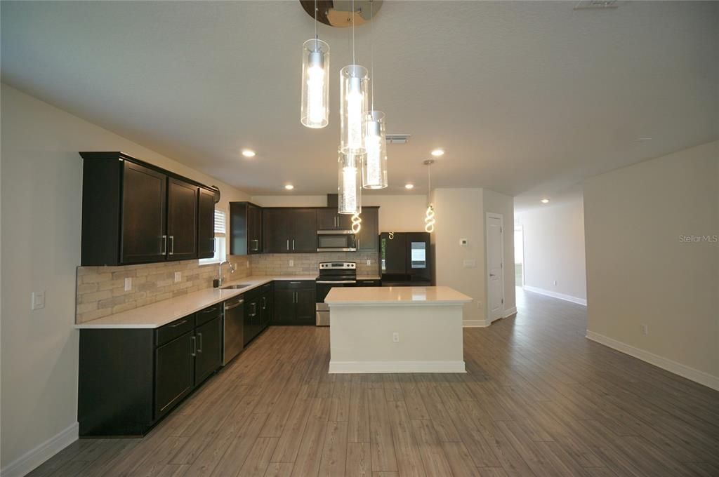 For Rent: $2,650 (4 beds, 2 baths, 2164 Square Feet)