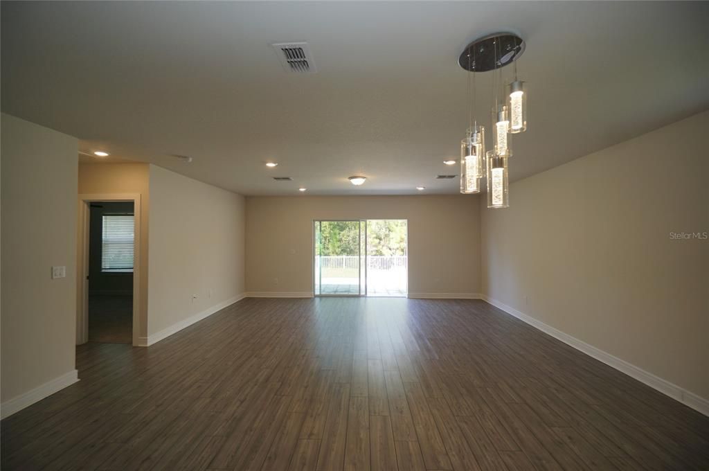 For Rent: $2,650 (4 beds, 2 baths, 2164 Square Feet)