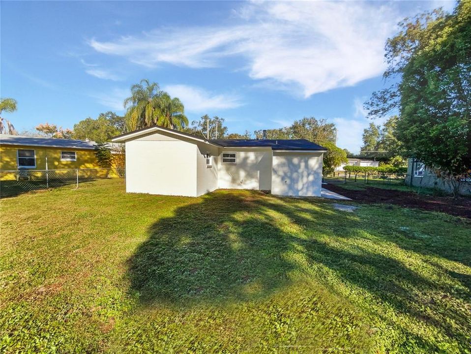 Active With Contract: $227,000 (2 beds, 1 baths, 864 Square Feet)