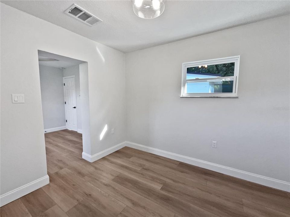 Active With Contract: $227,000 (2 beds, 1 baths, 864 Square Feet)