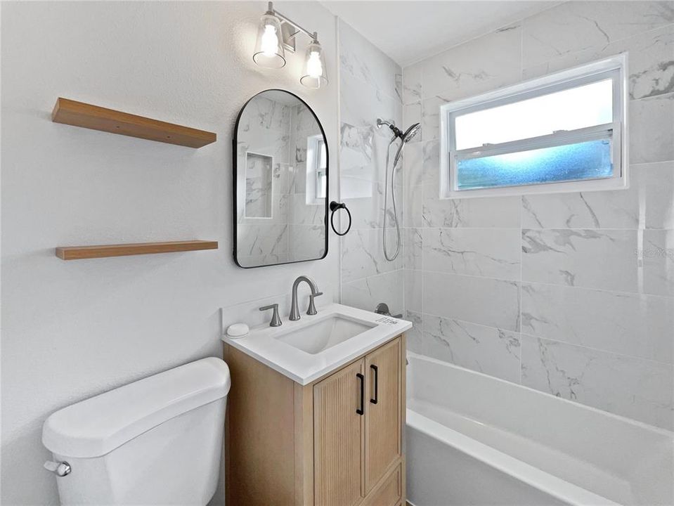 Active With Contract: $227,000 (2 beds, 1 baths, 864 Square Feet)