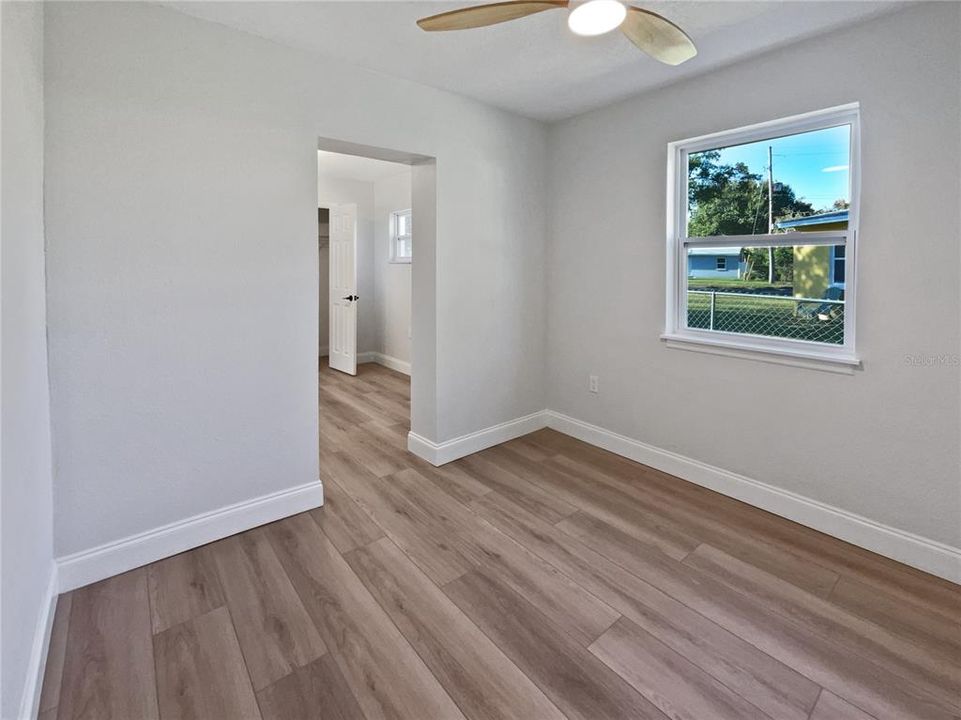 Active With Contract: $227,000 (2 beds, 1 baths, 864 Square Feet)