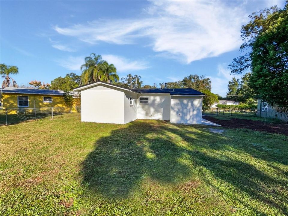 Active With Contract: $227,000 (2 beds, 1 baths, 864 Square Feet)