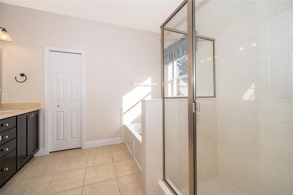 For Sale: $309,850 (3 beds, 2 baths, 1663 Square Feet)