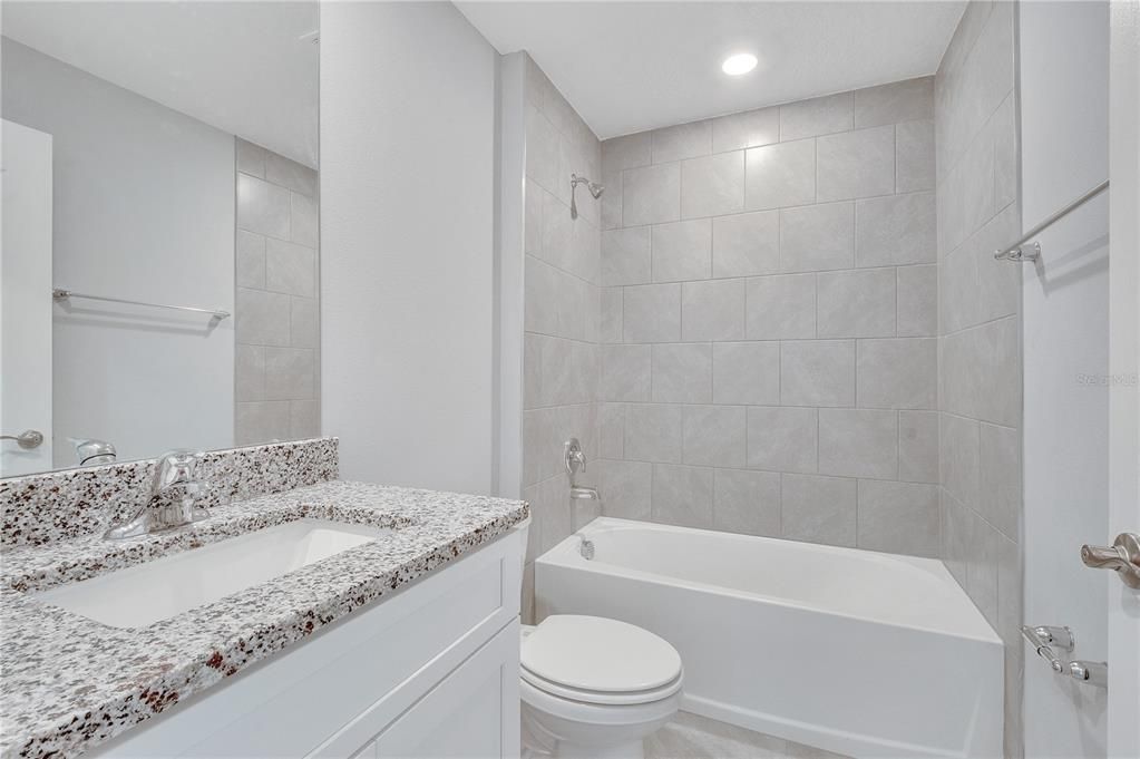 En Venta: $338,900 (4 camas, 2 baños, 1814 Pies cuadrados)