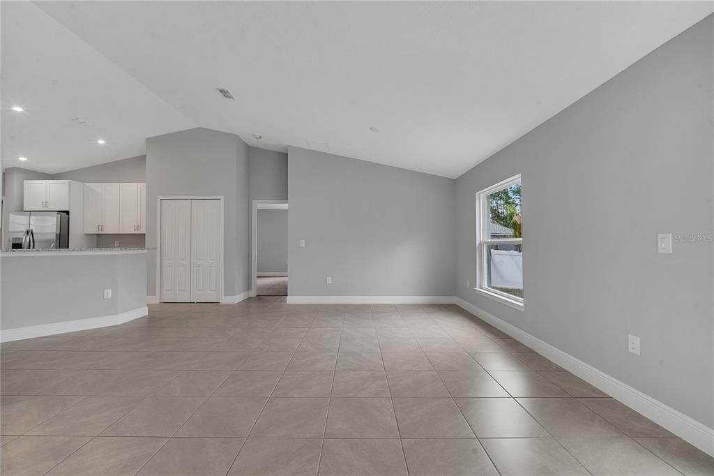 En Venta: $338,900 (4 camas, 2 baños, 1814 Pies cuadrados)