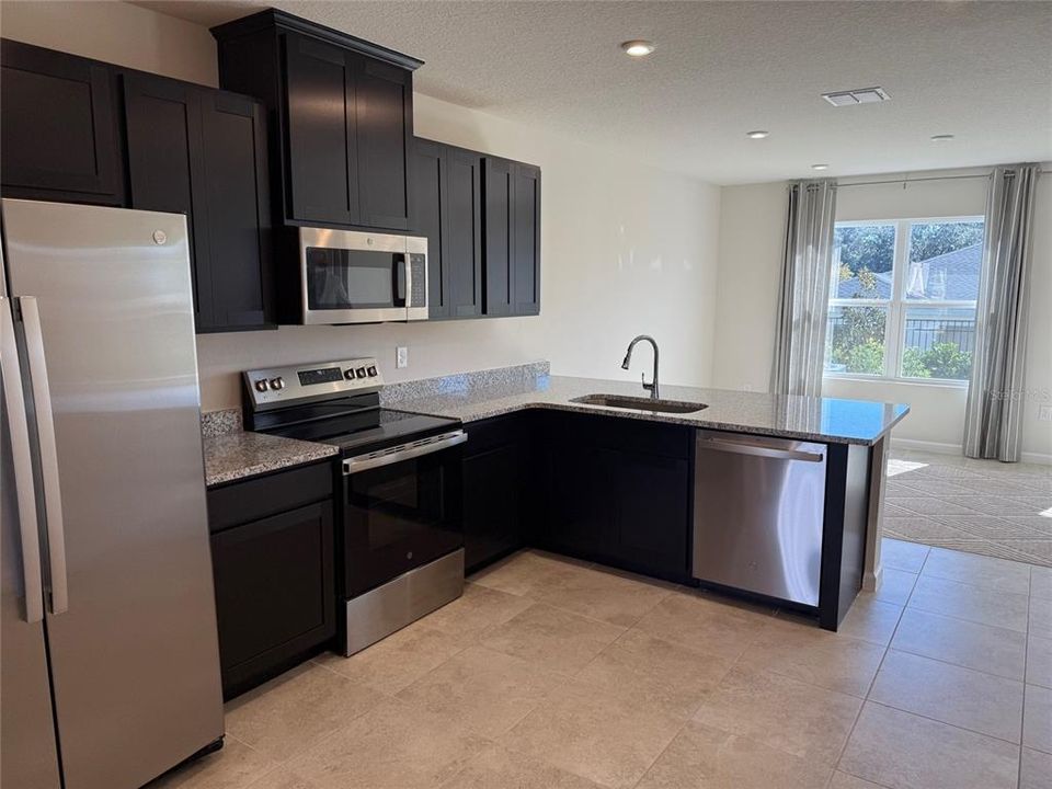 En Venta: $269,000 (3 camas, 2 baños, 1445 Pies cuadrados)