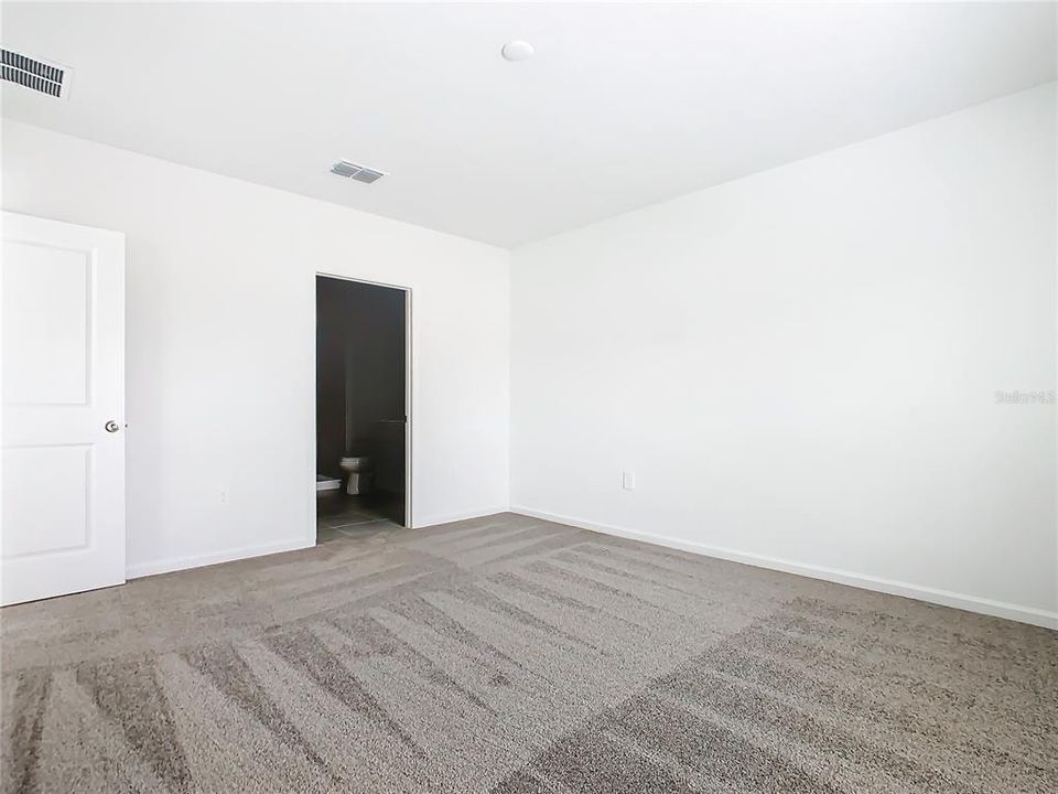 For Rent: $2,000 (3 beds, 2 baths, 1555 Square Feet)