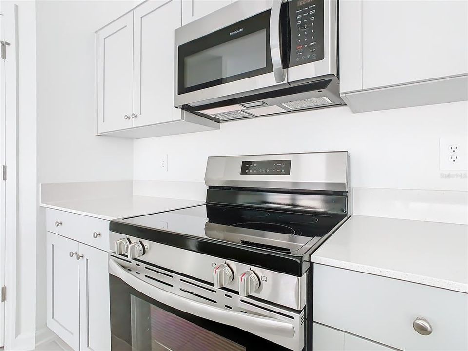 For Rent: $2,000 (3 beds, 2 baths, 1555 Square Feet)