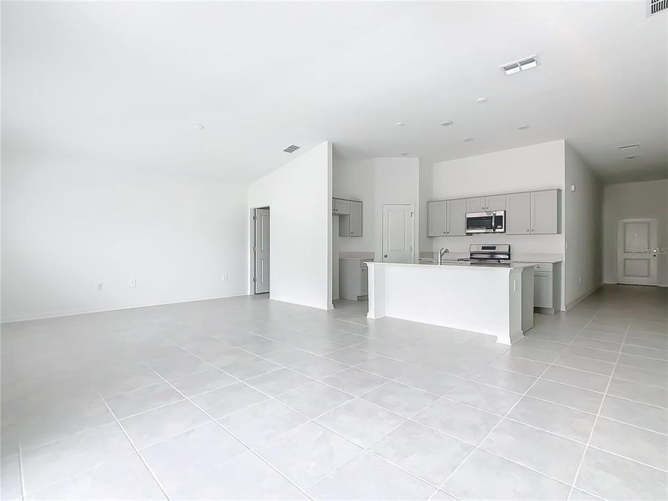 For Rent: $2,000 (3 beds, 2 baths, 1555 Square Feet)