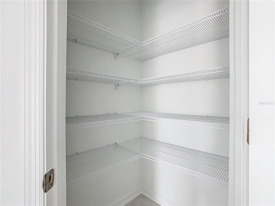 For Rent: $2,000 (3 beds, 2 baths, 1555 Square Feet)