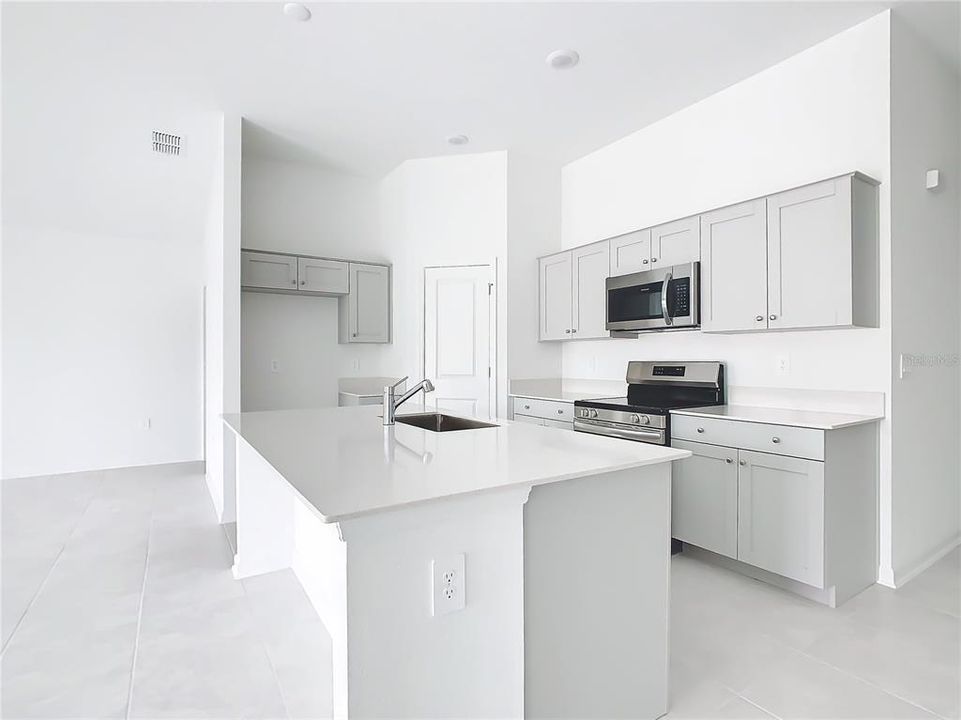 For Rent: $2,000 (3 beds, 2 baths, 1555 Square Feet)