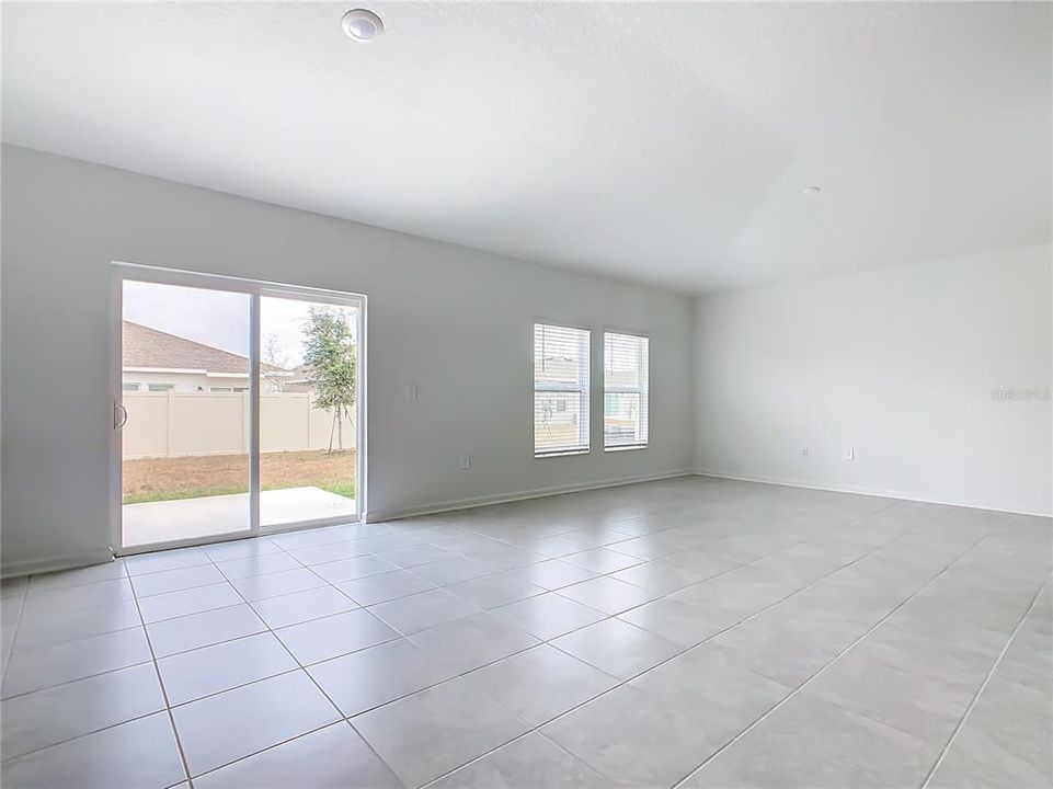 For Rent: $2,000 (3 beds, 2 baths, 1555 Square Feet)